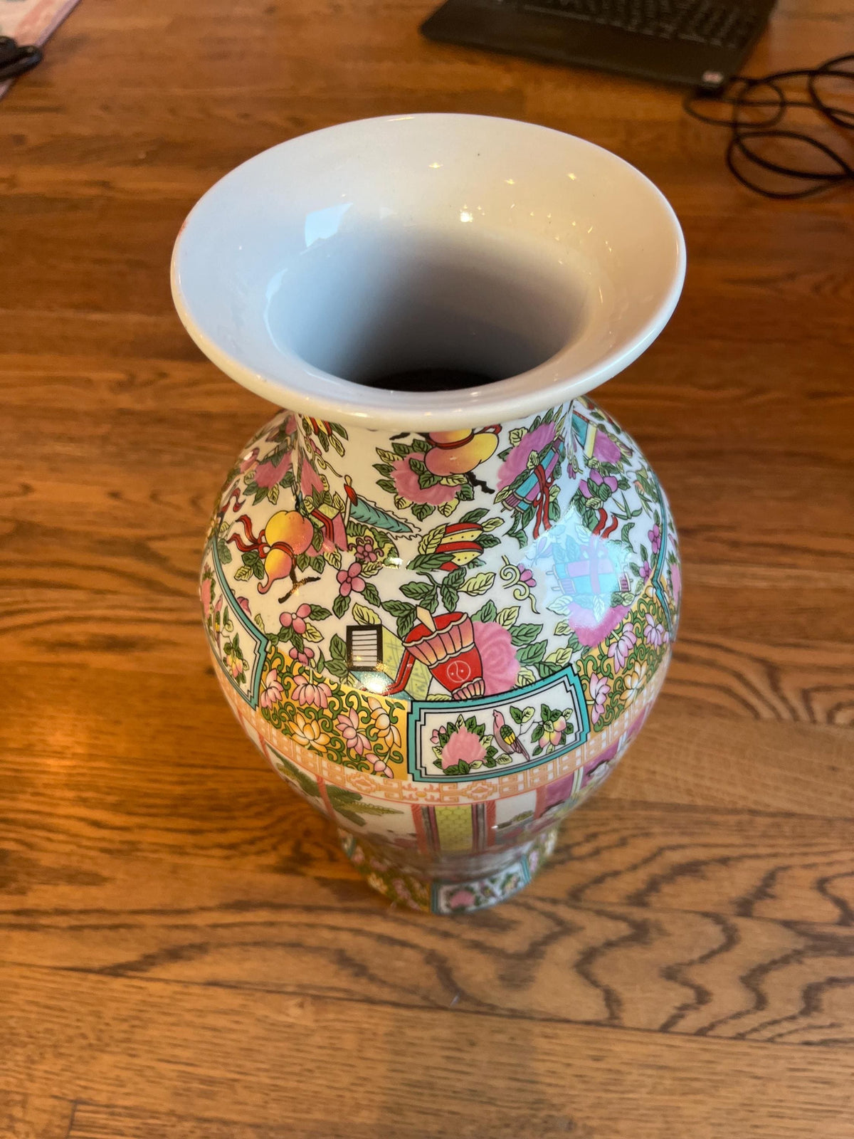 Chinese Famille Rose Medallion Porcelain Fish Tail Vase