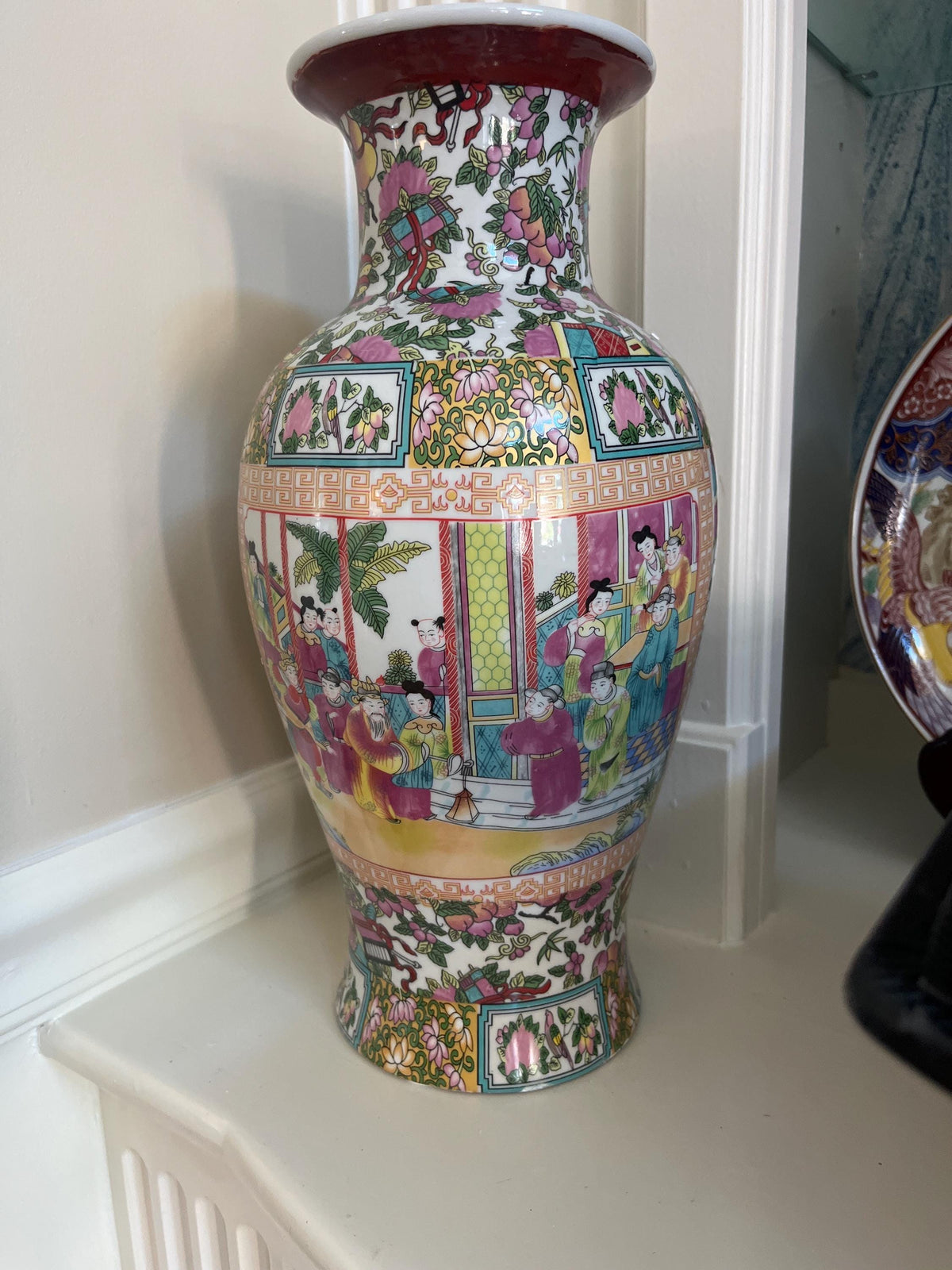 Chinese Famille Rose Medallion Porcelain Fish Tail Vase