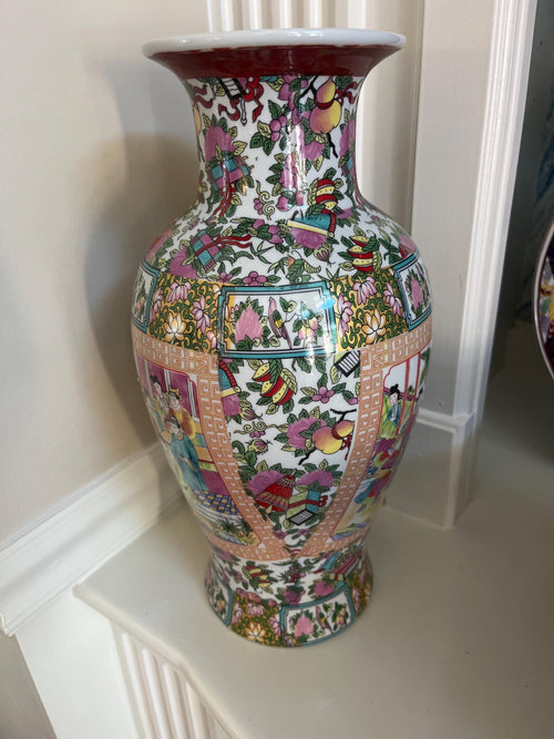Chinese Famille Rose Medallion Porcelain Fish Tail Vase